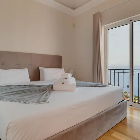 Вилла Luxury Pembe Palheiro Village By Madeira *