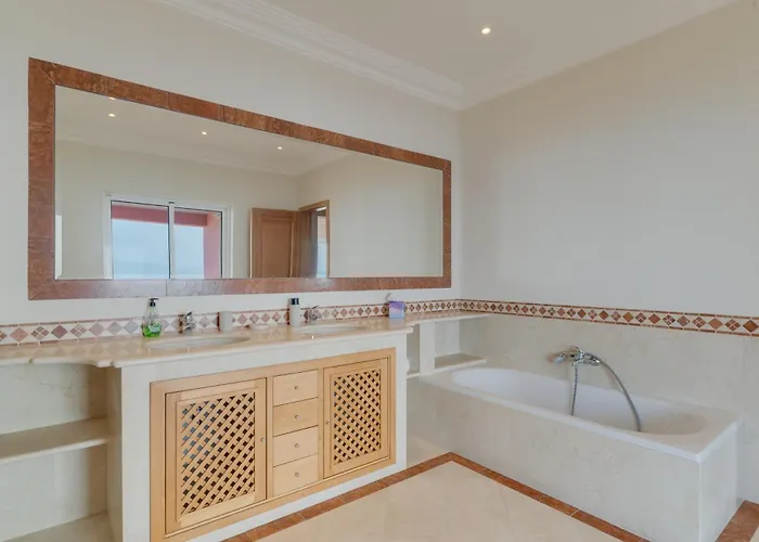 Luxury Pembe Palheiro Village By Madeira Βίλα Φουνκάλ