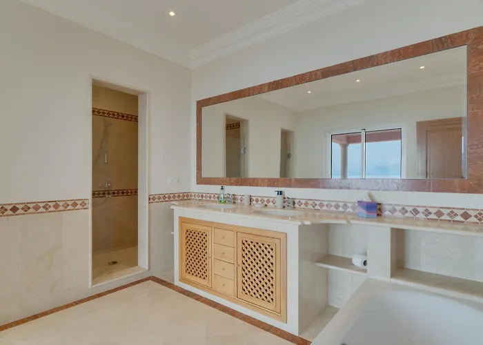 Luxury Pembe Palheiro Village By Madeira Βίλα *