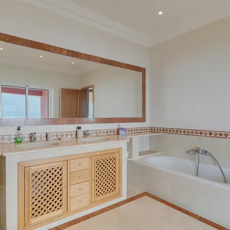 Luxury Pembe Palheiro Village By Madeira 빌라 푼샬